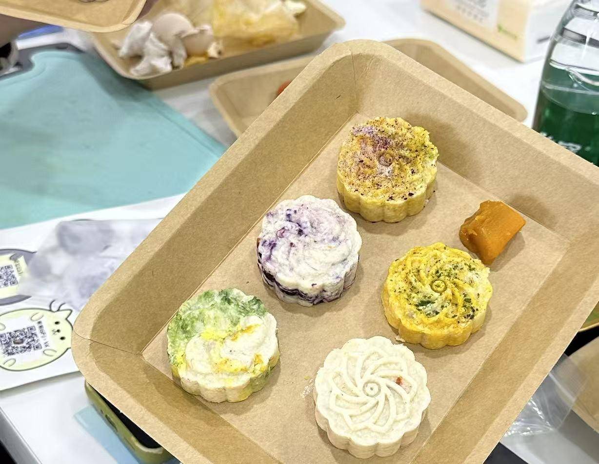 月饼热销还可量身定制有商家一周内售出上千枚开元ky棋牌“毛孩子”也过中秋!成都宠物(图3) 月饼热销还可量身定制有商家一周内售出上千枚开元ky棋牌“毛孩子”也过中秋!成都宠物(图3)