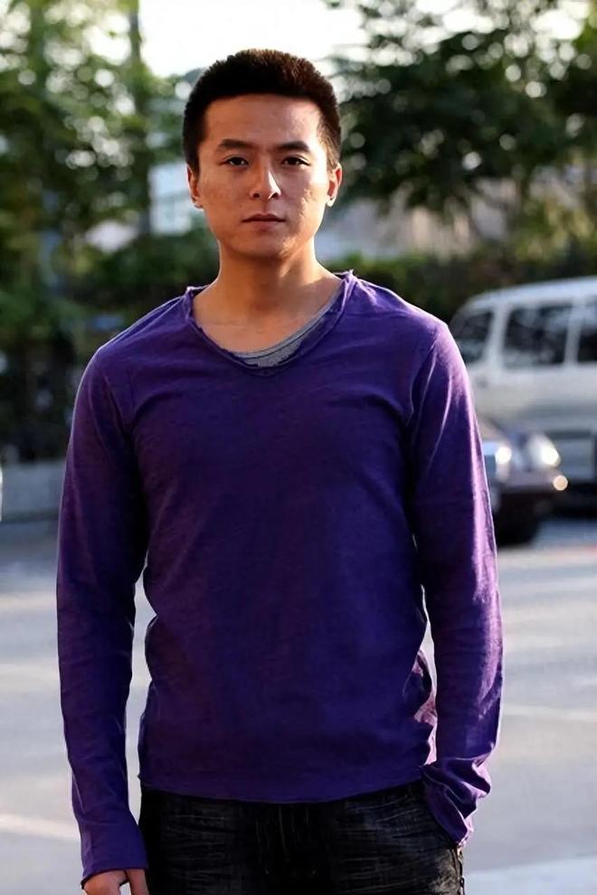 着46岁儿子躺狗窝痛哭她终于后悔了开元棋牌试玩亲手拆散儿子3段姻缘看(图8)