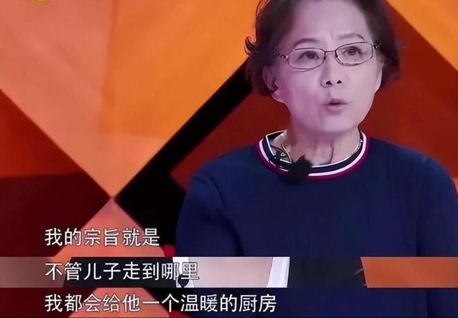 着46岁儿子躺狗窝痛哭她终于后悔了开元棋牌试玩亲手拆散儿子3段姻缘看(图5)